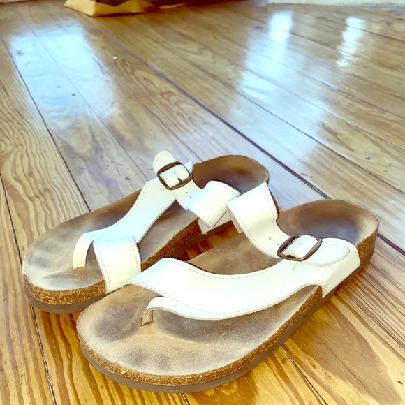 White sandals - Picture 1 of 3